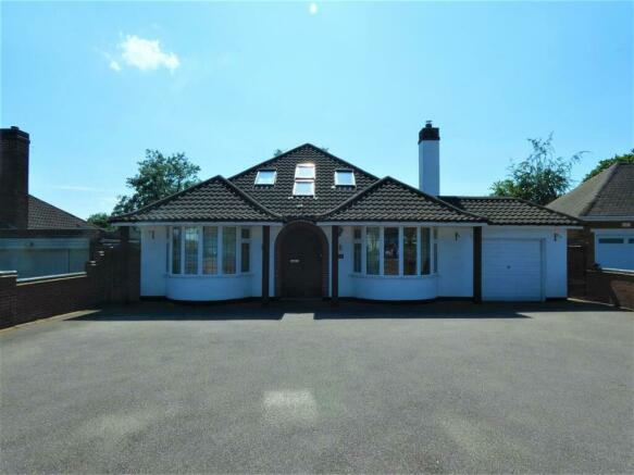 Let Agreed: Stunning Dormer Bungalow on Prospect Lane, Solihull – £2,250pcm