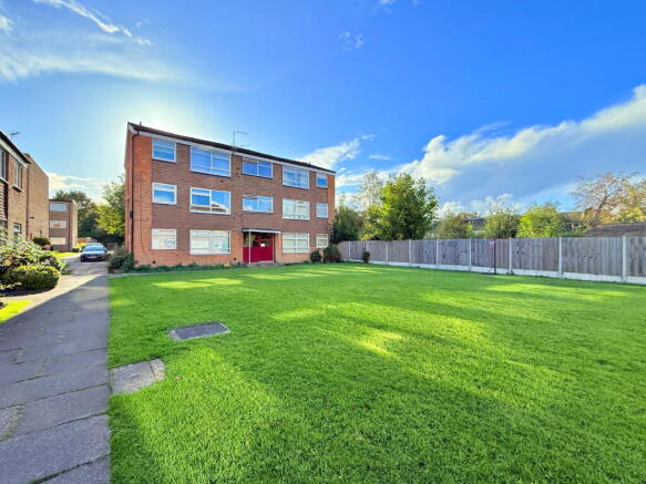 Beautiful Two-Bed Ground Floor Apartment – St Patricks Close, Kings Heath (£995pcm)
