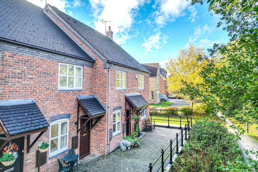 Let Collection: Broom Lane, Dickens Heath — £1,500pcm