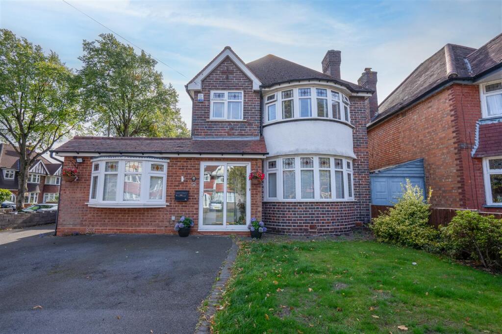 New to the Market: Detached Four-Bedroom Family Home on Lulworth Road, Hall Green – £425,000
