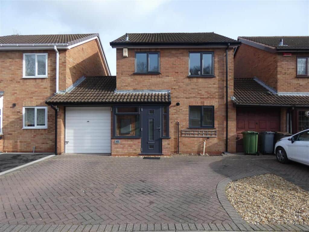 Three-Bedroom Link-Detached Family Home to Rent – Maywell Drive, Solihull | £1,295pcm