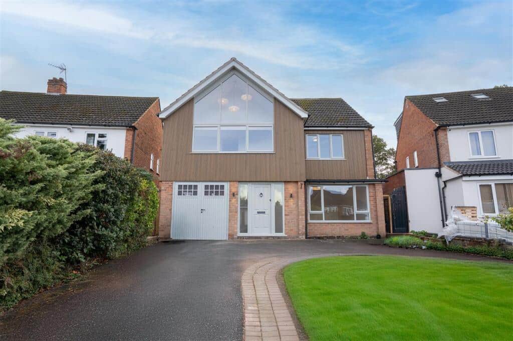 Stunning Four-Bedroom Detached Home to Rent on Northbrook Road, Solihull (£3,500pcm)