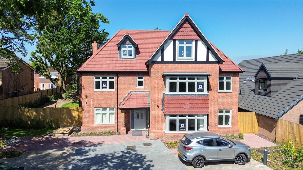 Oak Tree Place, Shirley