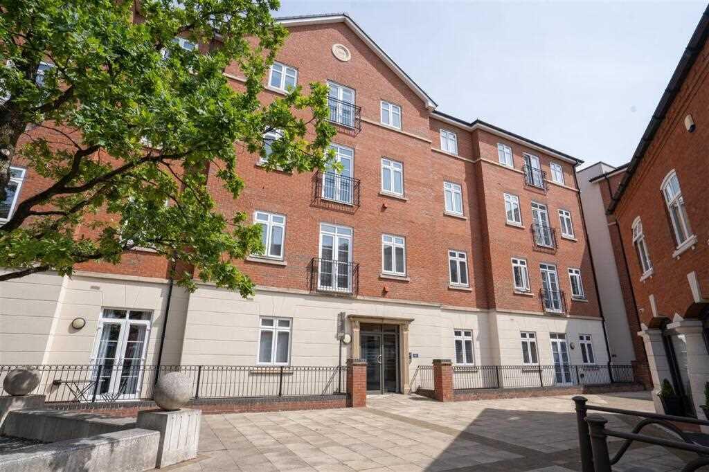 Letting Agents in Dickens Heath – Waddesdon House Now Rented