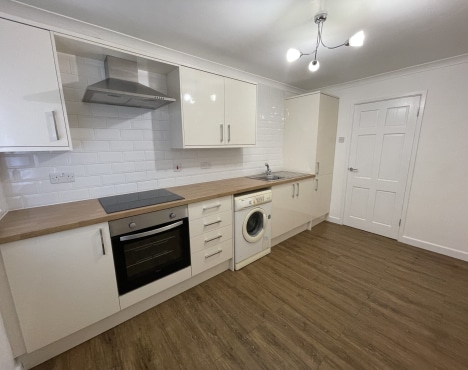 Spacious Refurbished 2-Bedroom Ground Floor Apartment for Rent in Sheldon